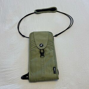 Pacsafe Pouchsafe 200 Travel Organizer Neck Pouch Black Passport Wallet NEW